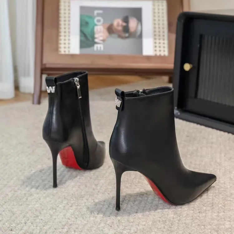 冬季新款 欧美风格尖头超高跟红底短靴 细跟性感工作服修腿显瘦款