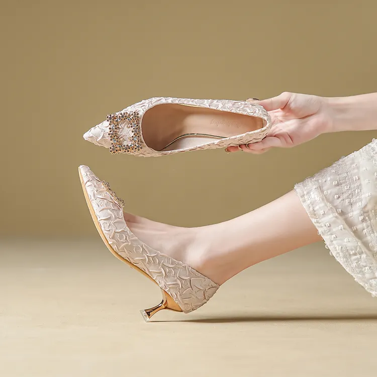 新款尖头细跟高跟鞋不累脚妈妈婚礼鞋轻职风法式高跟单鞋8016-5