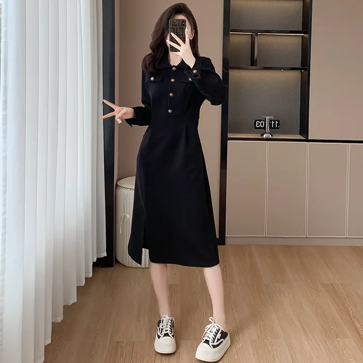 减龄高级感赫本风卫衣连衣裙2025秋冬设计感法式优雅气质显瘦长裙