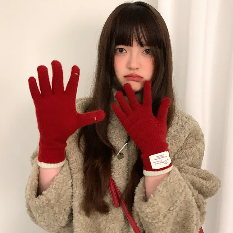 红色可触屏针织保暖手套女冬季新款防寒撞色分指手套户外骑行软糯