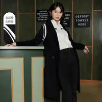 朵以2024冬季新款翻领针织撞色条纹拼接长款双面呢大衣38DD733030