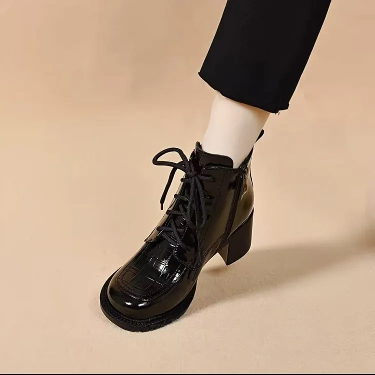 英伦风系带粗跟马丁靴女2025秋冬新款百搭圆头高跟侧拉链厚底短靴