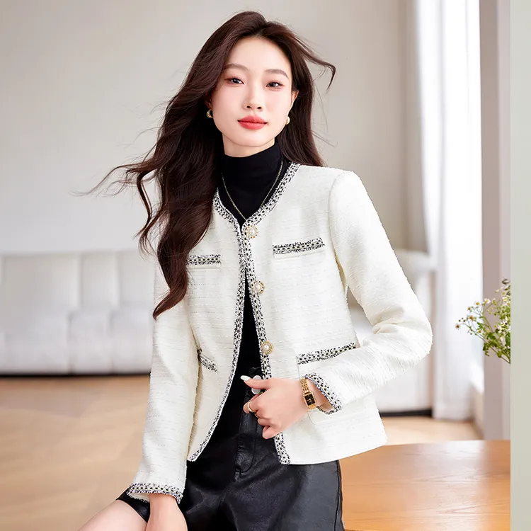 白色小香风西装外套女春秋小个子2025新款高级感短款毛呢上衣秋冬