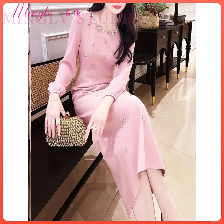 2025年秋季新款气质名媛风高级感优雅镶钻粉色甜美直筒长裙洋装