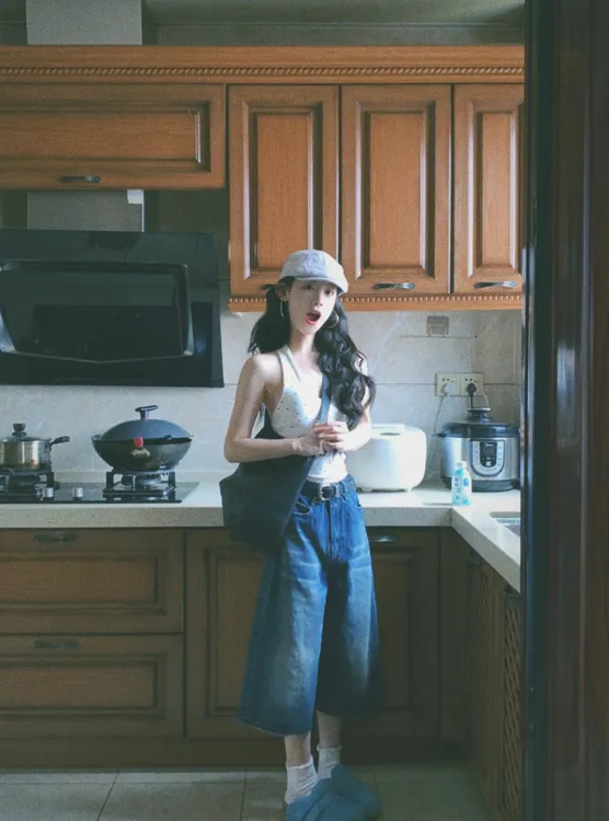 夏装搭配一整套时尚漂亮洋气背心上衣直筒牛仔裤小个子两件套