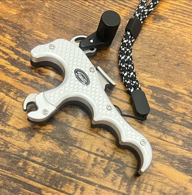 龙鳞撒放器，四指握撒