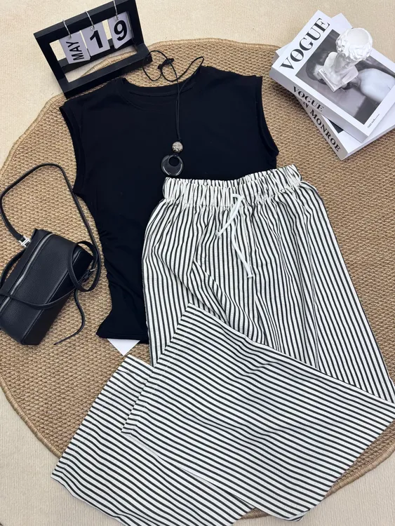夏季新款圆领显瘦T恤搭配条纹阔腿裤女气质休闲套装