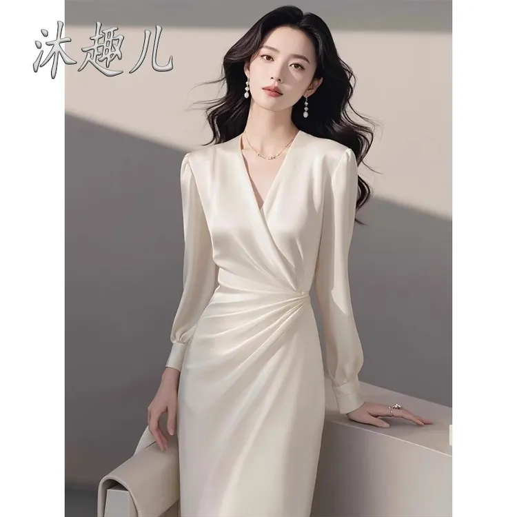 早秋穿搭法式轻奢高级感正式场合气质名媛高端女神范白色连衣裙子