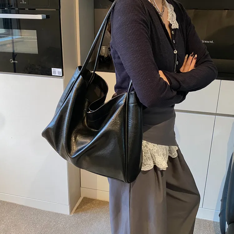 YUSMYU早秋大容量包包女新款潮超软上班托特包大容量购物袋包5888