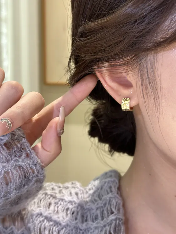 钛钢耳饰 不掉色-几何方形金色碎冰冰耳扣