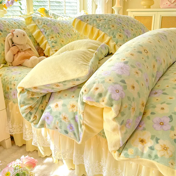 爆款 双层蕾丝花边云感纱牛奶绒非全棉纯棉印花四季款床盖四件套