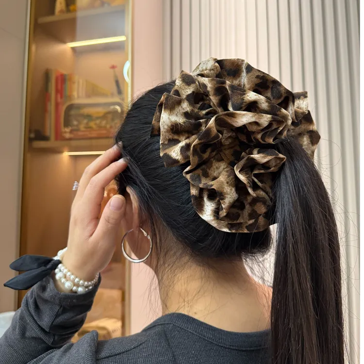 新款小野豹绣球款发圈~豹纹大肠发圈头饰扎头气质感韩系ins博主