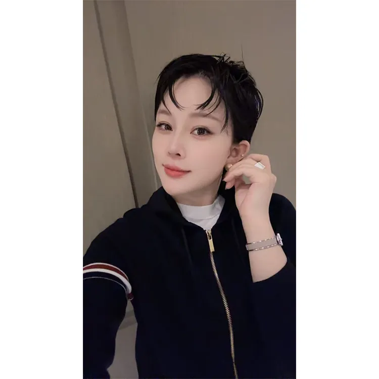 《越穿越爱戴帽》新款96275羊毛开衫女百搭长袖帽衫拉链款宽松上衣