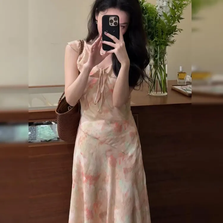 2025年夏季新款荷叶边小飞袖粉色碎花连衣裙子女法式海边度假长裙
