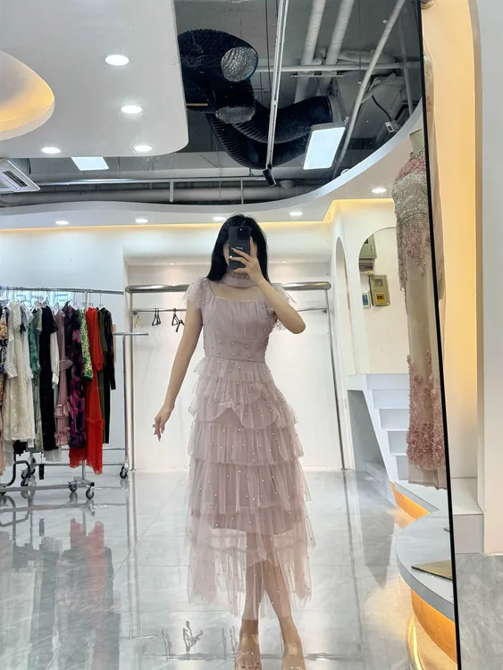 [依易原创]法式轻奢修身珍珠收腰蛋糕显瘦礼服裙E1007