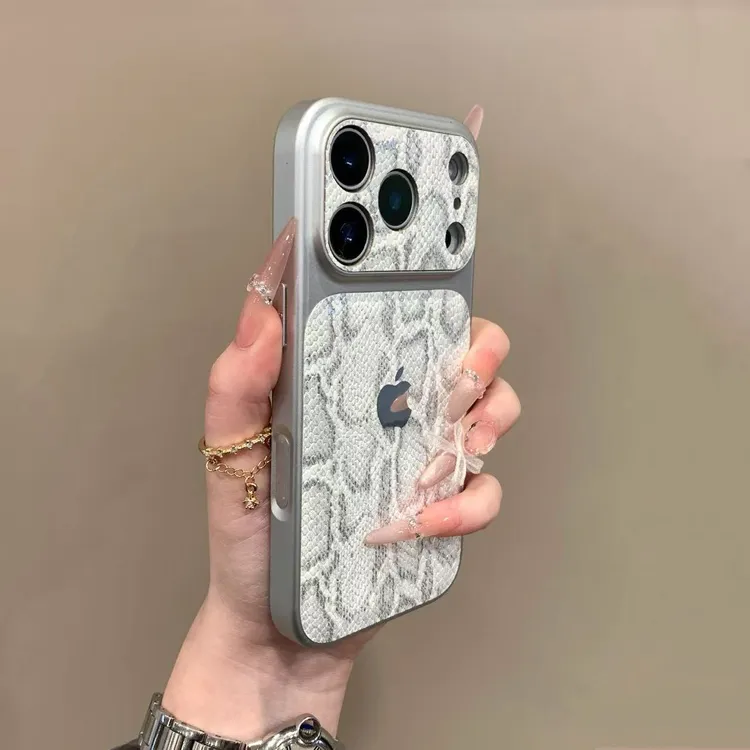 轻奢风复古蛇纹大视窗适用于iphone17promax苹果16pr手机壳15新款