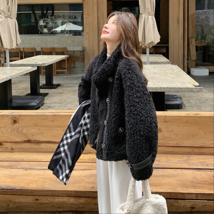 黑色拼接羊羔毛外套女2025冬季新款高级感气质酷飒风皮毛一体大衣