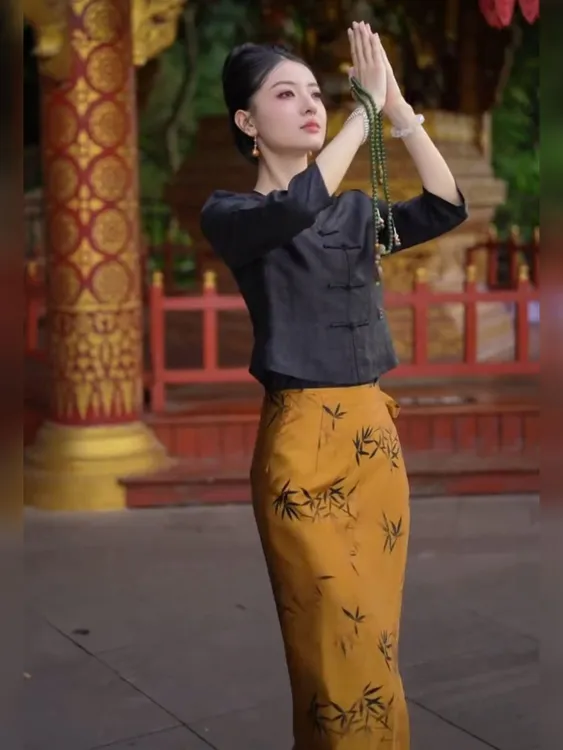 新中式国风女装2025新款巨好看气质感黑色上衣印花半身裙套装夏日