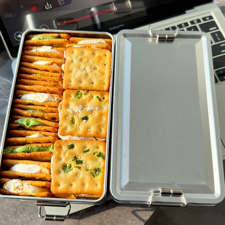  台湾风味！香葱牛轧糖夹心饼干铁盒装牛扎网红小吃特产休闲小零食