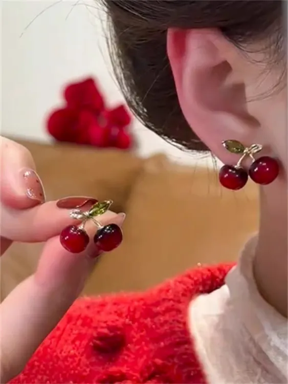 红色樱桃耳钉女2026新款爆款巨好看独特耳环高级感耳坠新年耳饰品
