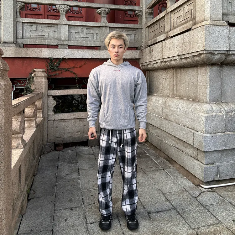 自由而生黑白直筒休闲运动格子裤