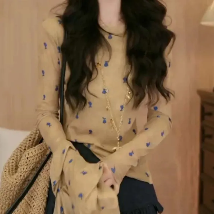 时尚印花圆领长袖t恤女早秋季新款独特漂亮修身显瘦防晒罩衫上衣