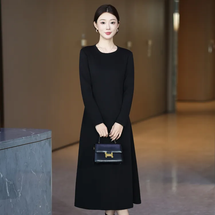 【正品现货】秋冬新款时尚单穿圆领显瘦优雅中款长袖连衣裙子-710