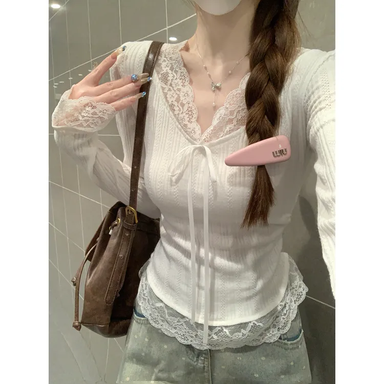 白色温柔风设计感小众蕾丝拼接V领长袖T恤女秋季收腰显瘦打底上衣