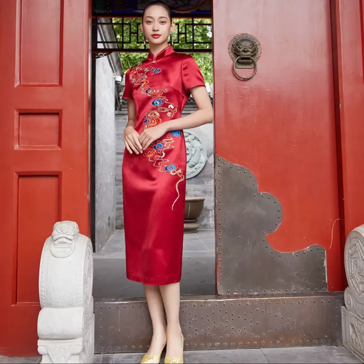 17791朱紫褕酒红祥云刺绣复古中式高档优雅喜婆婆妈妈婚宴礼服裙