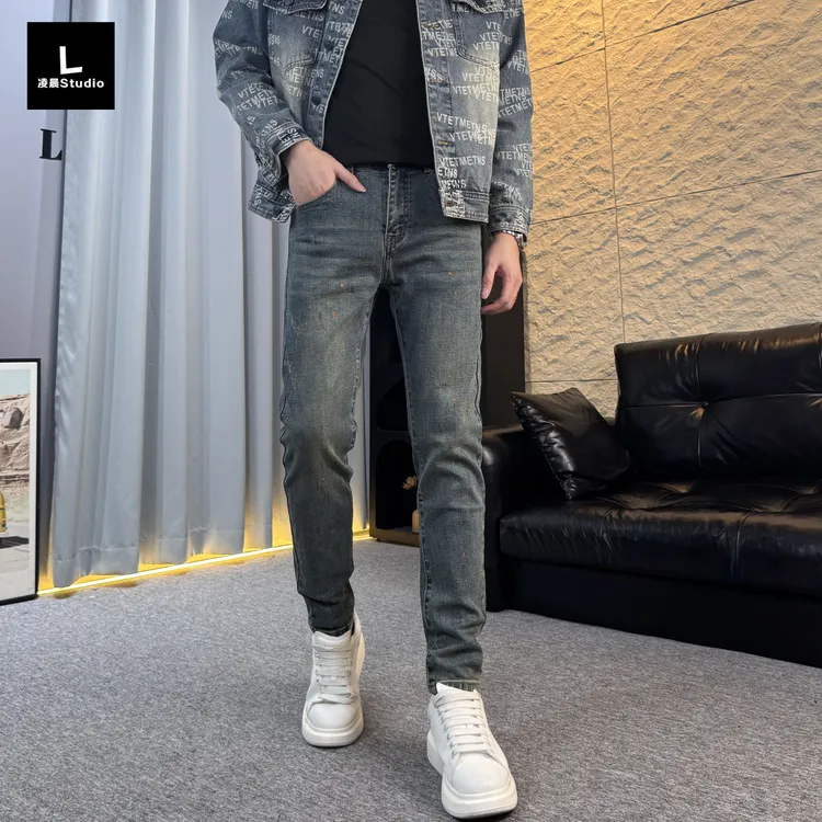2025新款秋季牛仔裤男修身潮流百搭蓝色小脚裤时尚韩版牛仔裤男款