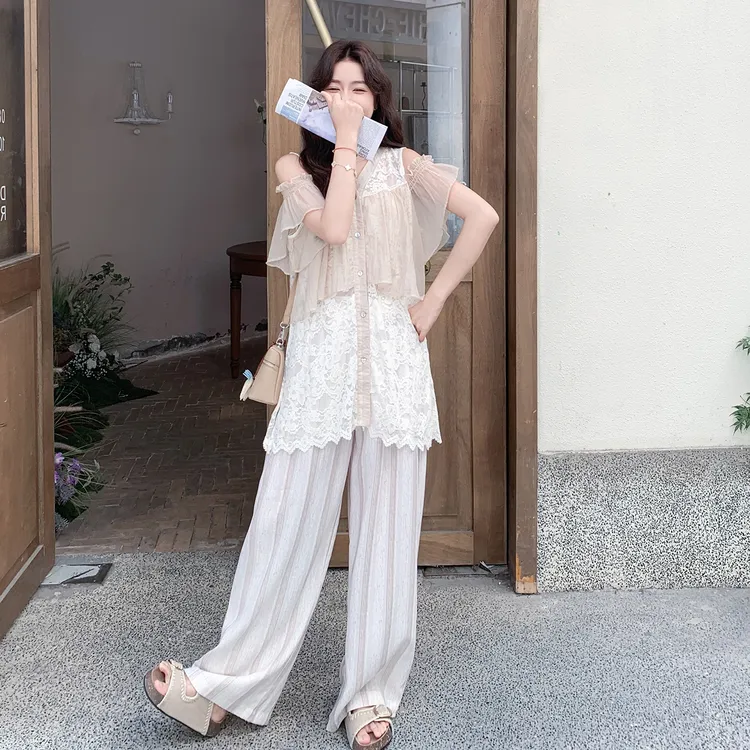 法式慵懒风蕾丝拼接露肩荷叶边衬衫套装女夏季条纹阔腿裤两件套