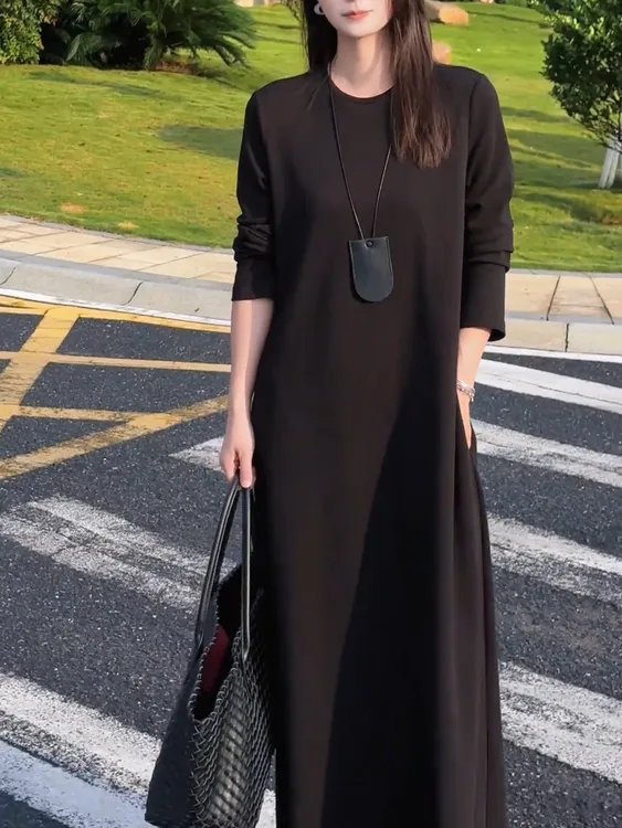 秋季新款宽松遮肉长袖轻奢黑色直筒连衣裙气质显瘦修身高级感长裙