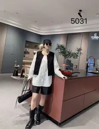5031-早秋设计感假两件加长盖臀假两件衫