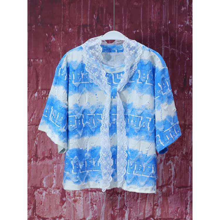 【韩哥女装】冰凉一夏 简约蓝白段染蕾丝拼接时尚短款T恤7568