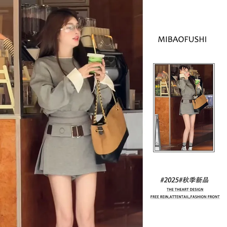 超火秋冬穿搭一整套2025新款简约通勤显瘦百搭上衣高腰短裙两件套