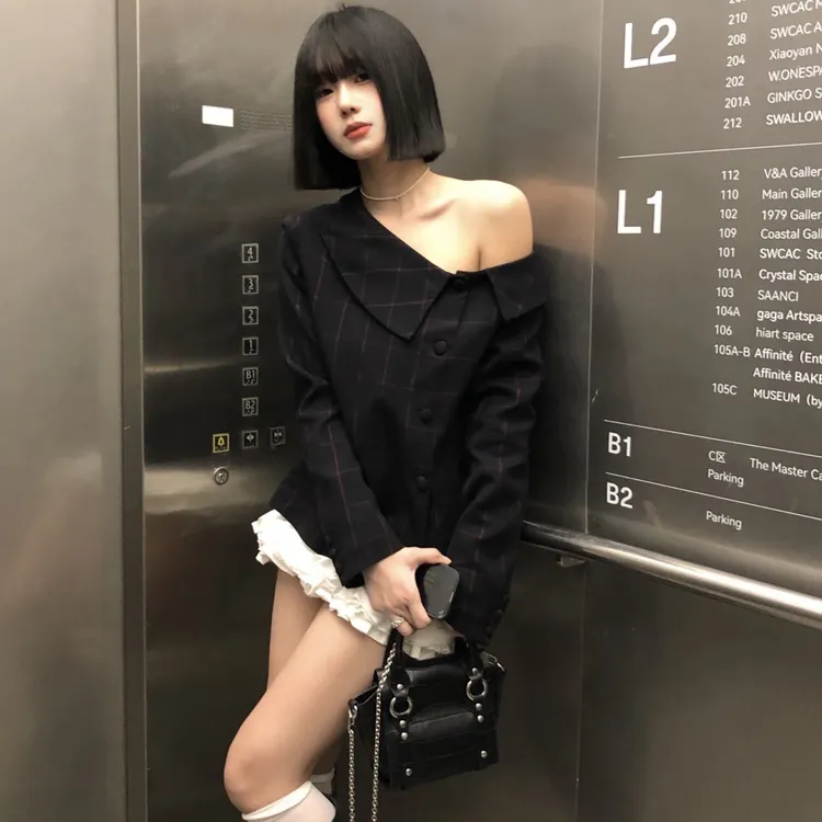 韩系chic别致长袖上衣设计感小众黑色格纹斜肩翻领衬衫女秋季新款