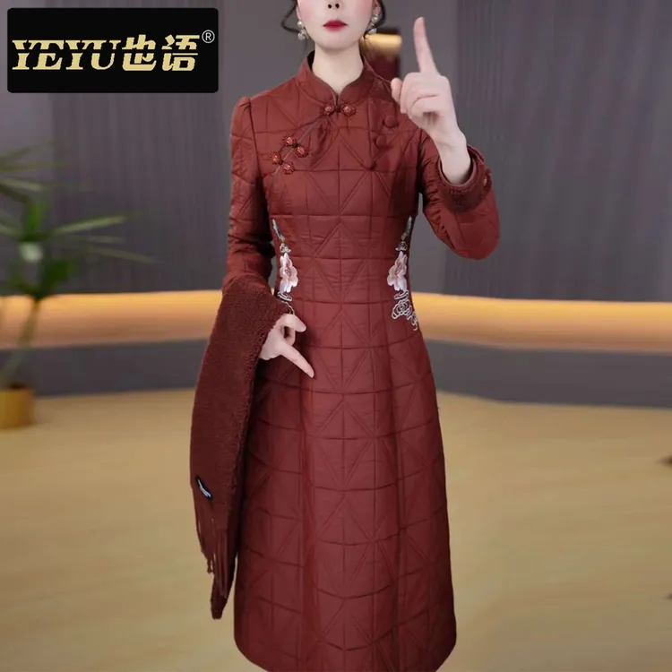 夹棉2025气质女士冬季暖和国风连衣裙十三行新款刺绣围巾领中长款