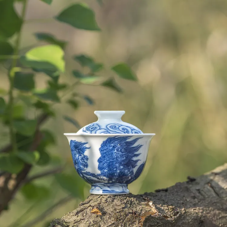 都府堂雄狮镇山河，青花狮子盖碗！小盖碗釉下青
