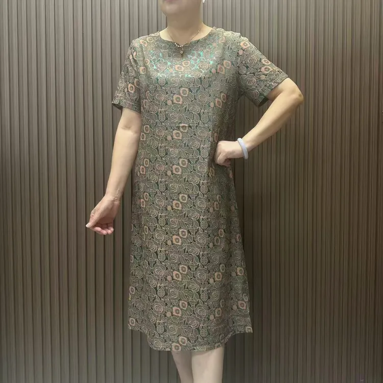 2025秋季新款宽松腰时尚洋气遮肉妈妈装中长款复古碎花连衣裙