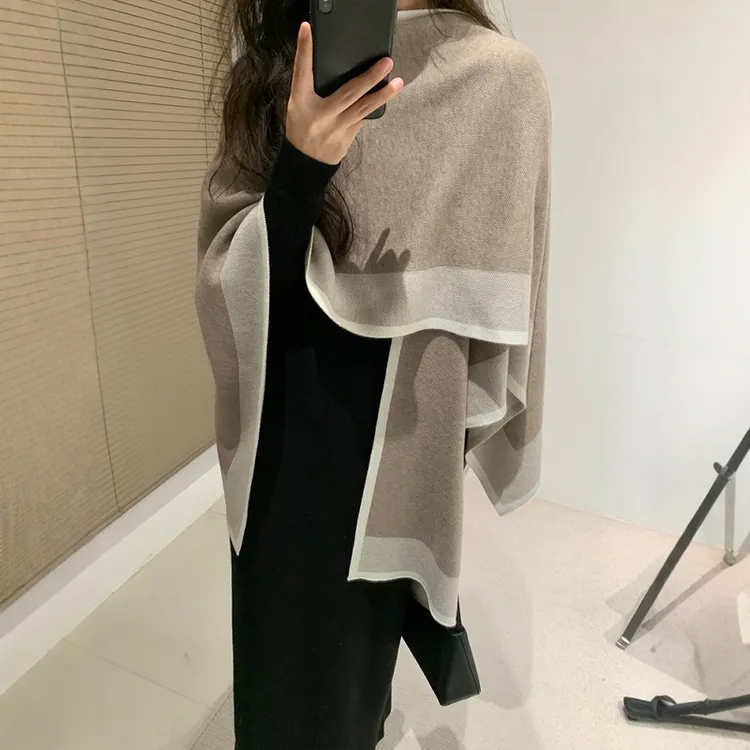 高级感复古披肩女秋冬新款韩版时尚百搭保暖护颈外搭围巾两用披风