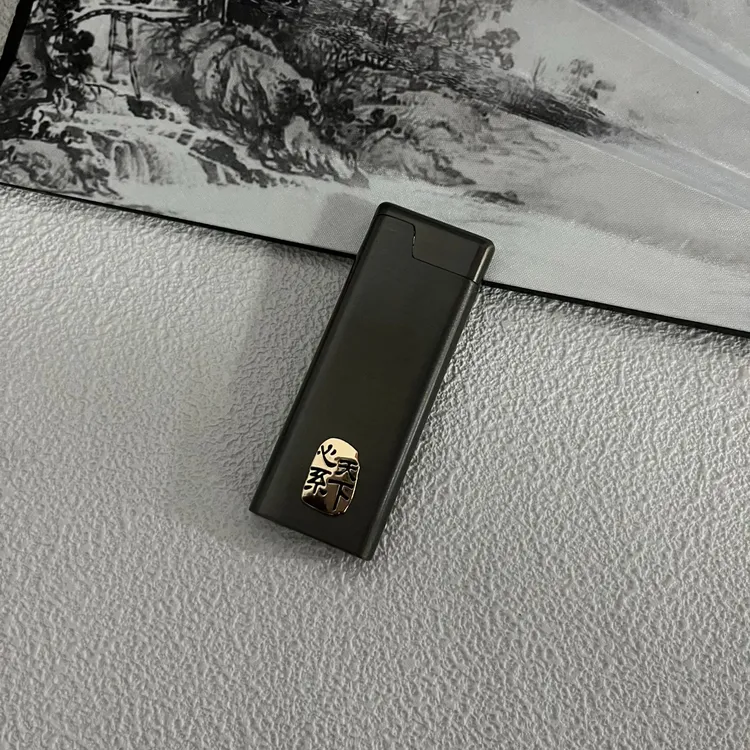 心系天下手工定制高级轻奢可充气便携个性耐用设计砂轮卡片打火机