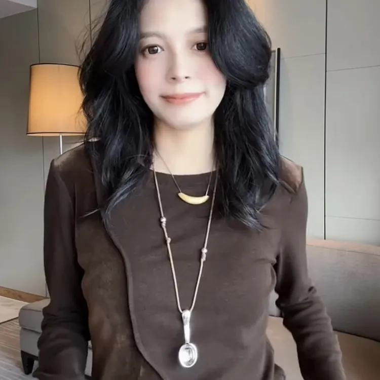 2025秋季新款时尚百搭拼接丝绒设计感长袖t恤女气质修身洋气小衫