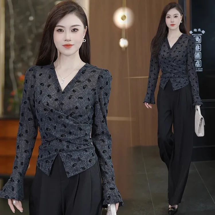 设计感V领打底衫女2025秋季新款高级感百搭交叉修身显瘦长袖上衣