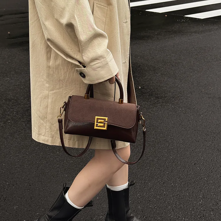 磨砂复古小包包女秋冬百搭2025新款时尚单肩斜挎包爆款ins小方包