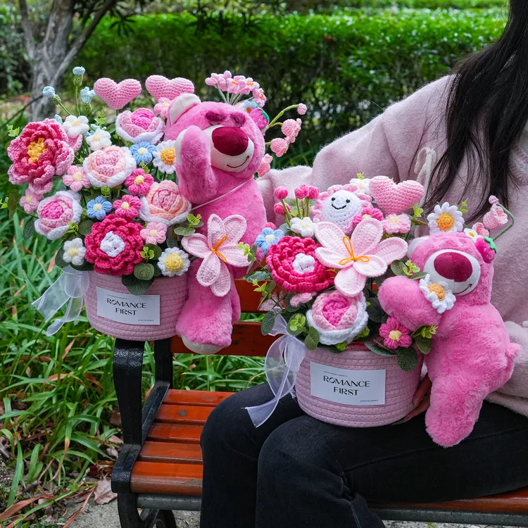 可爱草莓熊玩偶花束手工针织毛线花束成品创意生日礼物送女孩闺蜜