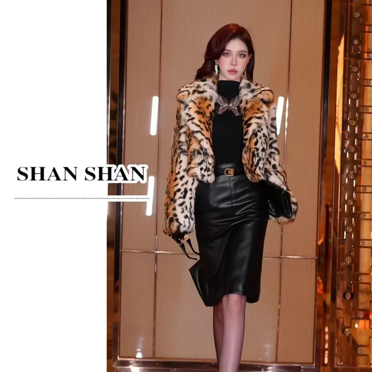 SS姗姗 秋冬高级时尚獭兔毛金色大翻领皮草外套女 51170527-2410