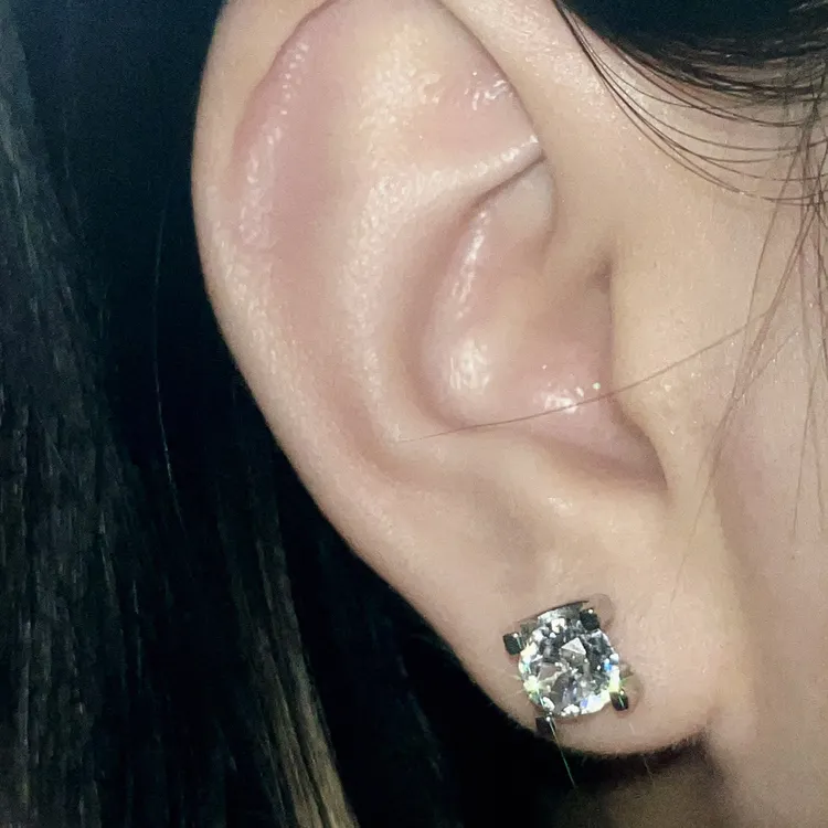 钛钢耳饰 爆闪8MM施家华子钛钢小众圆形耳骨钉养耳洞耳蜗钉耳钉