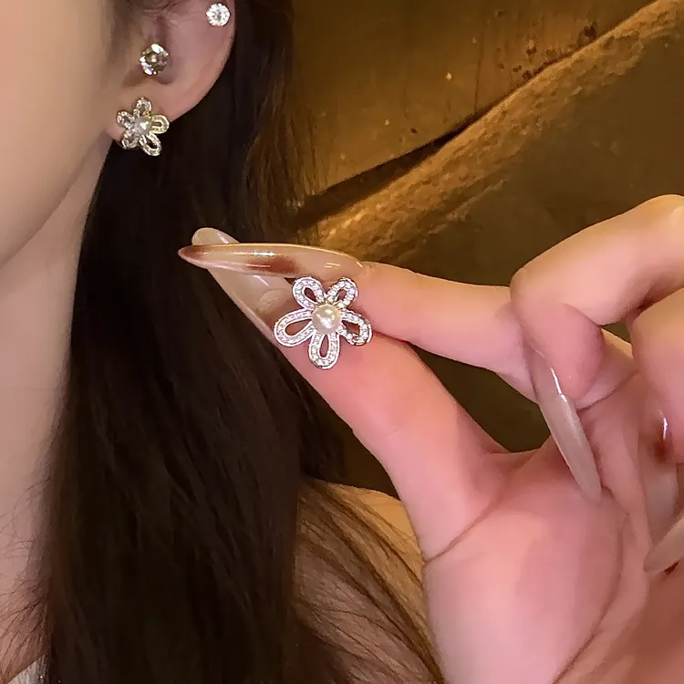 铜合金仿水晶耳饰 法式微镶满钻花朵耳环精致小巧博主爆款耳钉