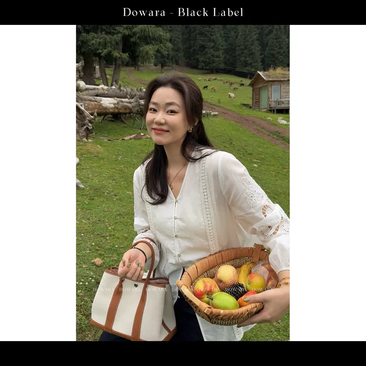 现货8851D大婉酱黑标【德绣苎麻衫】镂空长袖衬衫秋正肩V领气质上衣