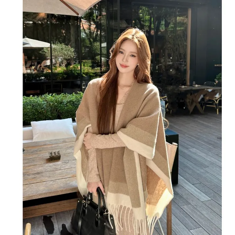 秋冬季高级感撞色气质披肩女外搭旅游拍照氛围感披风斗篷百搭保暖
